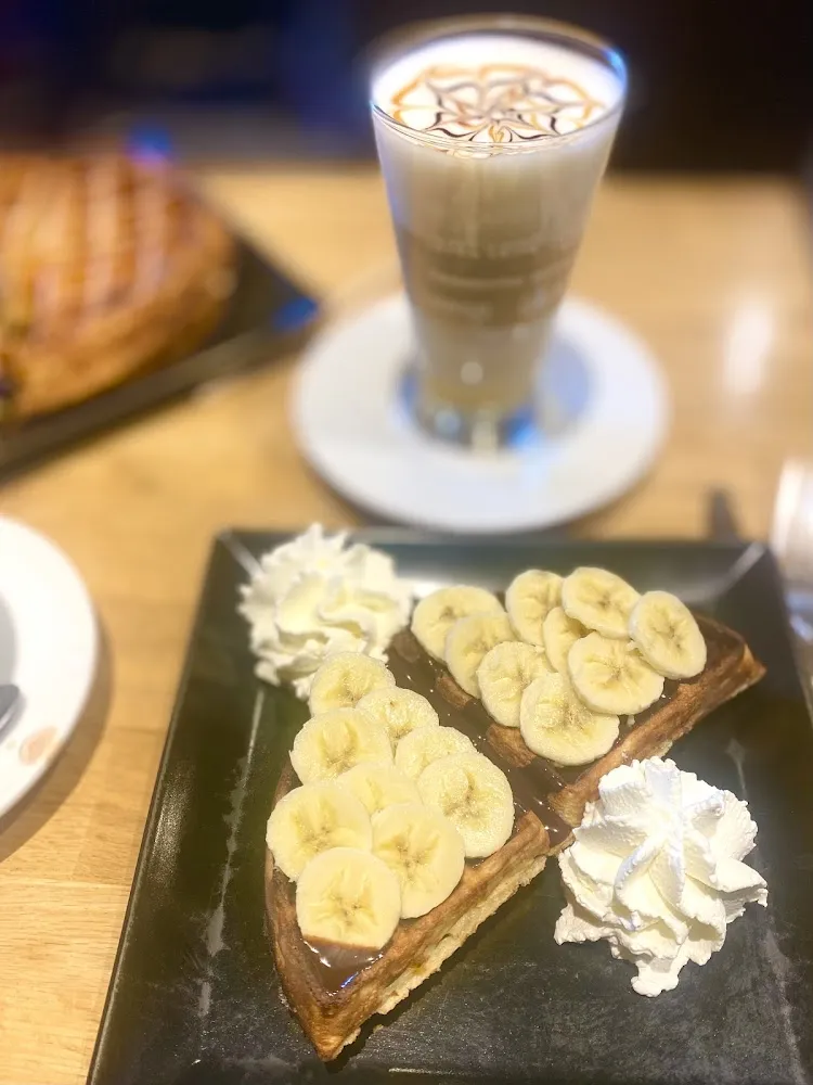 Demi Gaufre Banane Chocolat Supplément Chantilly Latte Macchiato